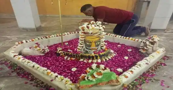 नाथ एक संसउ बड़ मोरें। करगत बेदतत्त्व सबु तोरें॥