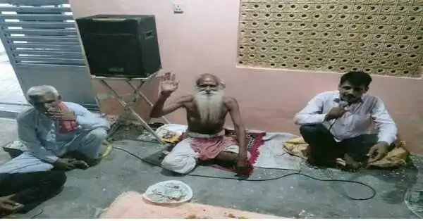मानस चिंतन,भरी उनकी आँखों में है कितनी करुणा।