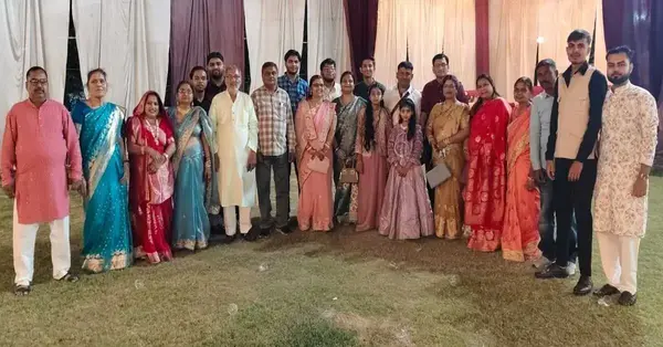 सिवहि संभु गन करहिं सिंगारा। जटा मुकुट अहि मौरु सँवारा॥