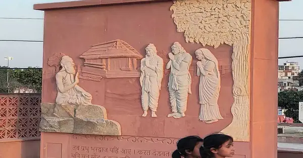 रे त्रिय चोर कुमारग गामी। खल मल रासि मंदमति कामी॥